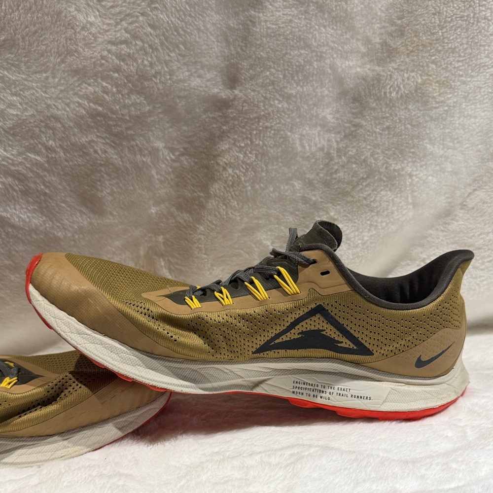 Nike Pegasus 36 Trail Shoes in Tan and Red - Picture 7 of 8